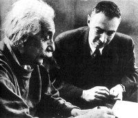 Albert Einstein et Robert Oppenheimer